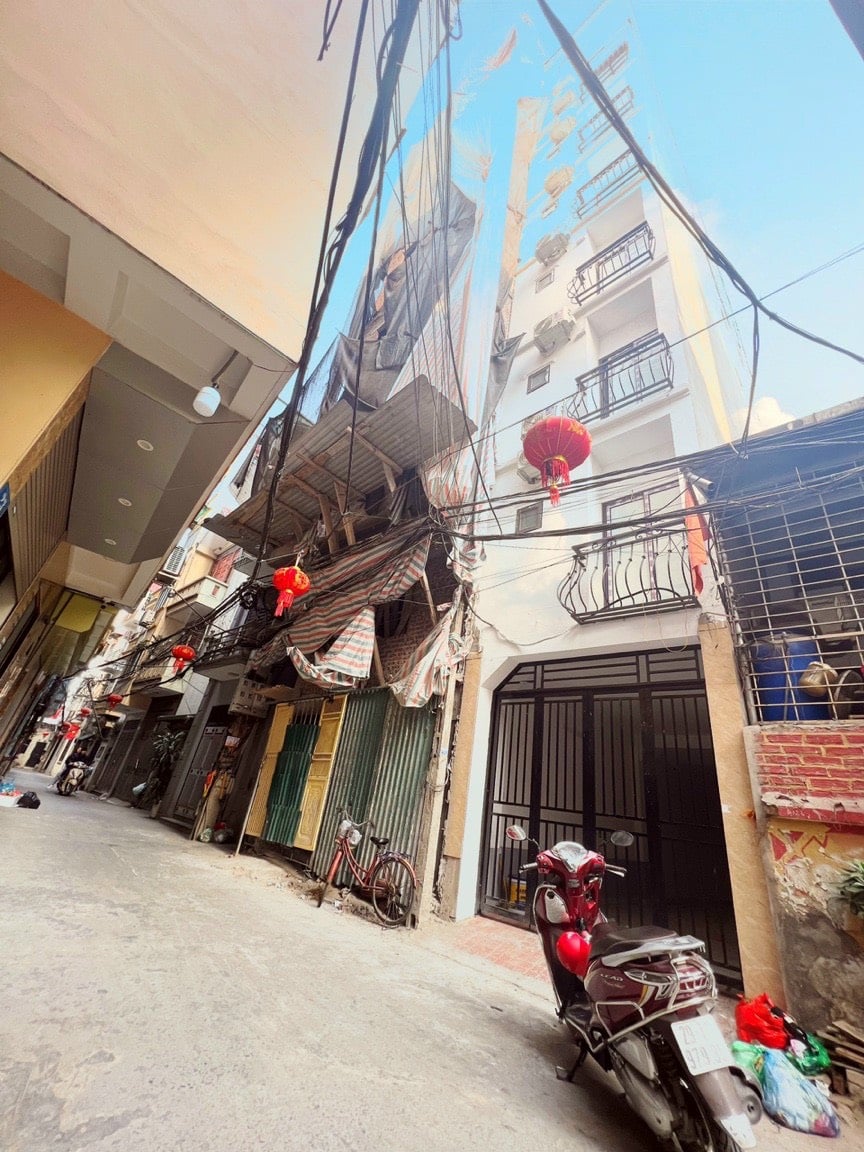 Bán nhà trọ CCMN Yên Xá 75m2 8 tầng 19 PKK ô tô vào nhà 12 tỷ