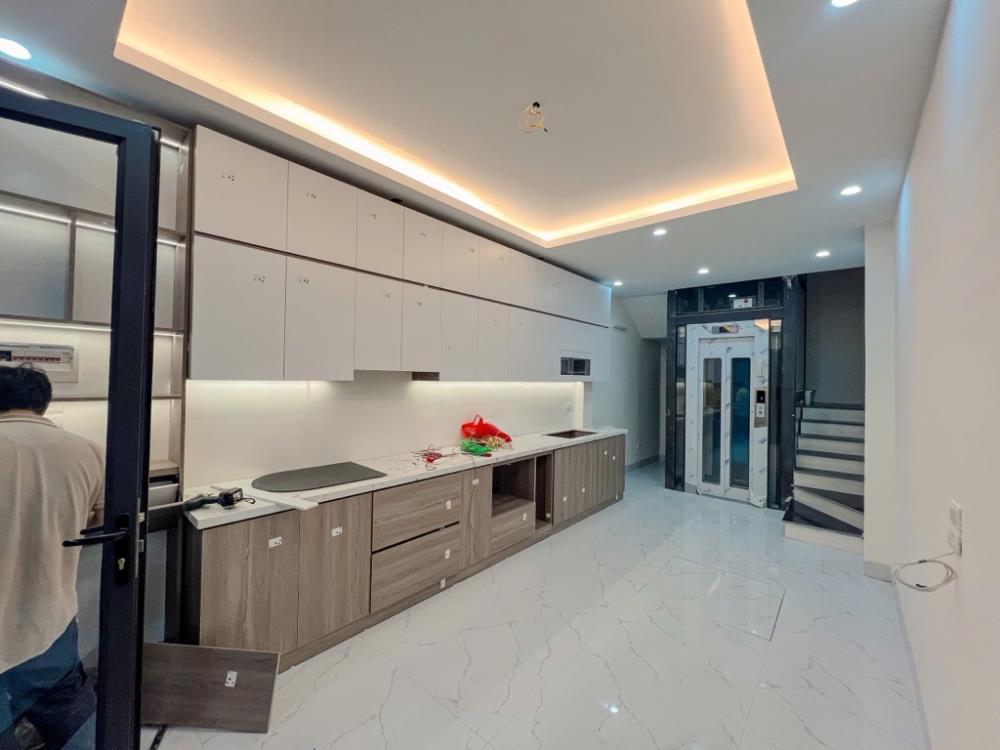 Mặt ngõ Huỳnh Thúc Kháng, dt 40m2 x 7t, mt 4m, ô tô tránh, thang máy, kinh doanh, 18 tỷ