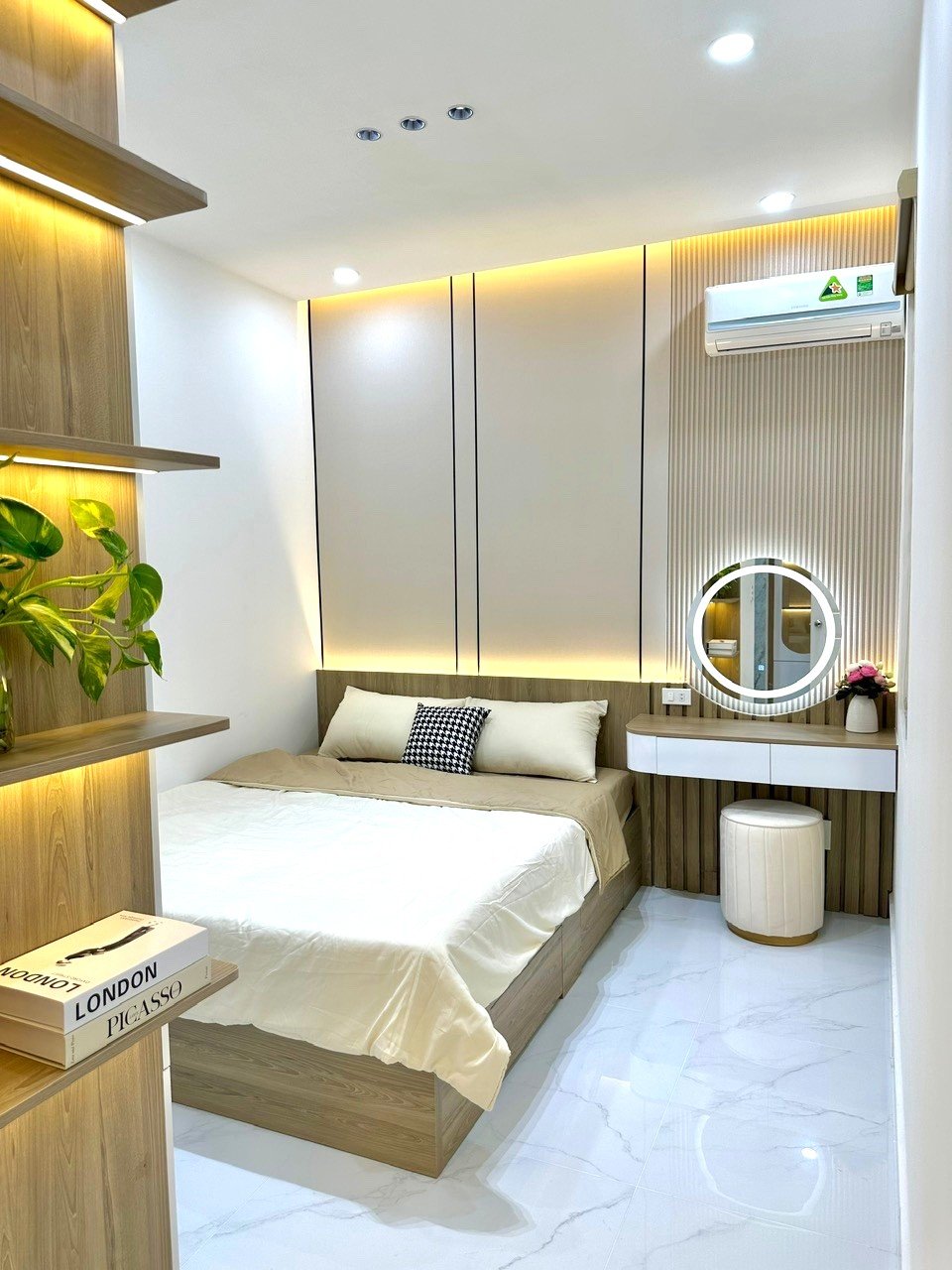 Bán căn hộ 3PN, 3WC, diện tích 170m2 tại Sunshine Green Iconic, giá 14 tỷ, Long Biên, Hà Nội