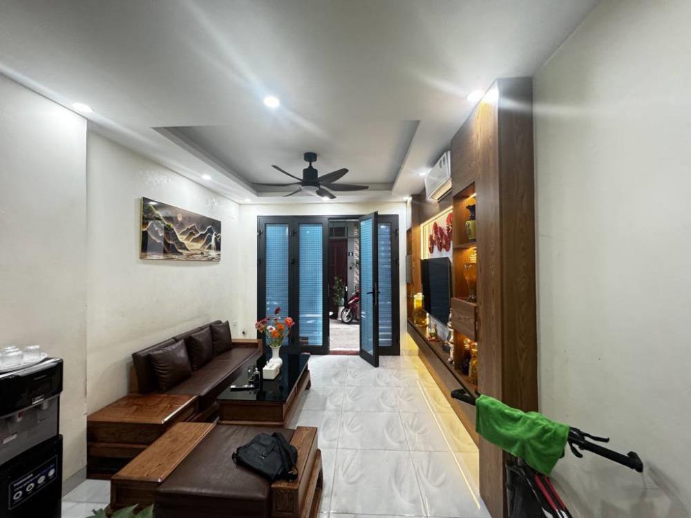 Bán nhà riêng 39m2 phố Ngọc Thụy, quận Long Biên, ô tô kinh doanh, giá tốt