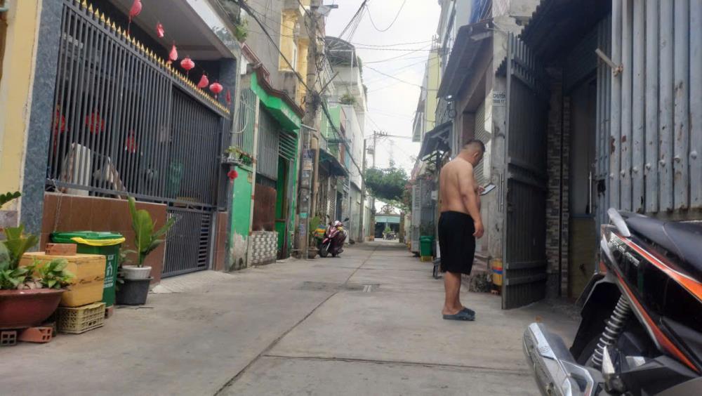 Bán nhà mặt ngõ Hoàng Quốc Việt, phân lô, 2 mặt ngõ, ô tô tránh 60m2