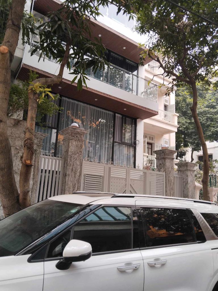 Bán nhà phố 130m2, phố Hoàng Ngân, quận Cầu Giấy, mặt tiền 8m, kinh doanh sầm uất
