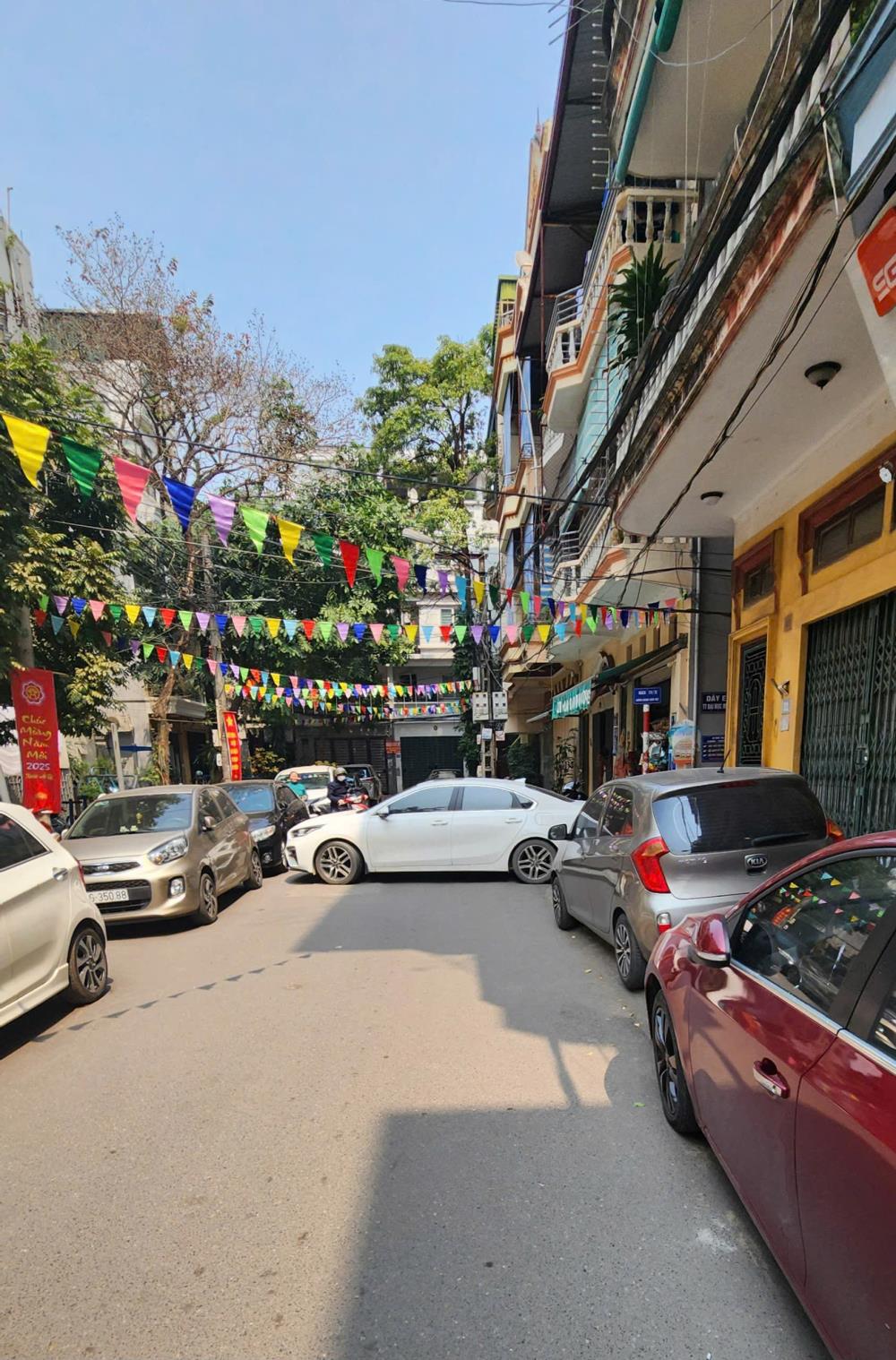 Bán nhà biệt thự liền kề 64m2 Hoàng Quốc Việt, Cầu Giấy, ô tô vào tận nơi