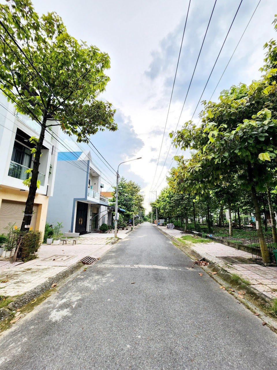 Bán nhà Thạch Bàn, Long Biên, 58m2, mặt tiền 4.6m, nội thất cao cấp, ô tô ngủ trong nhà, giá 12.8 tỷ