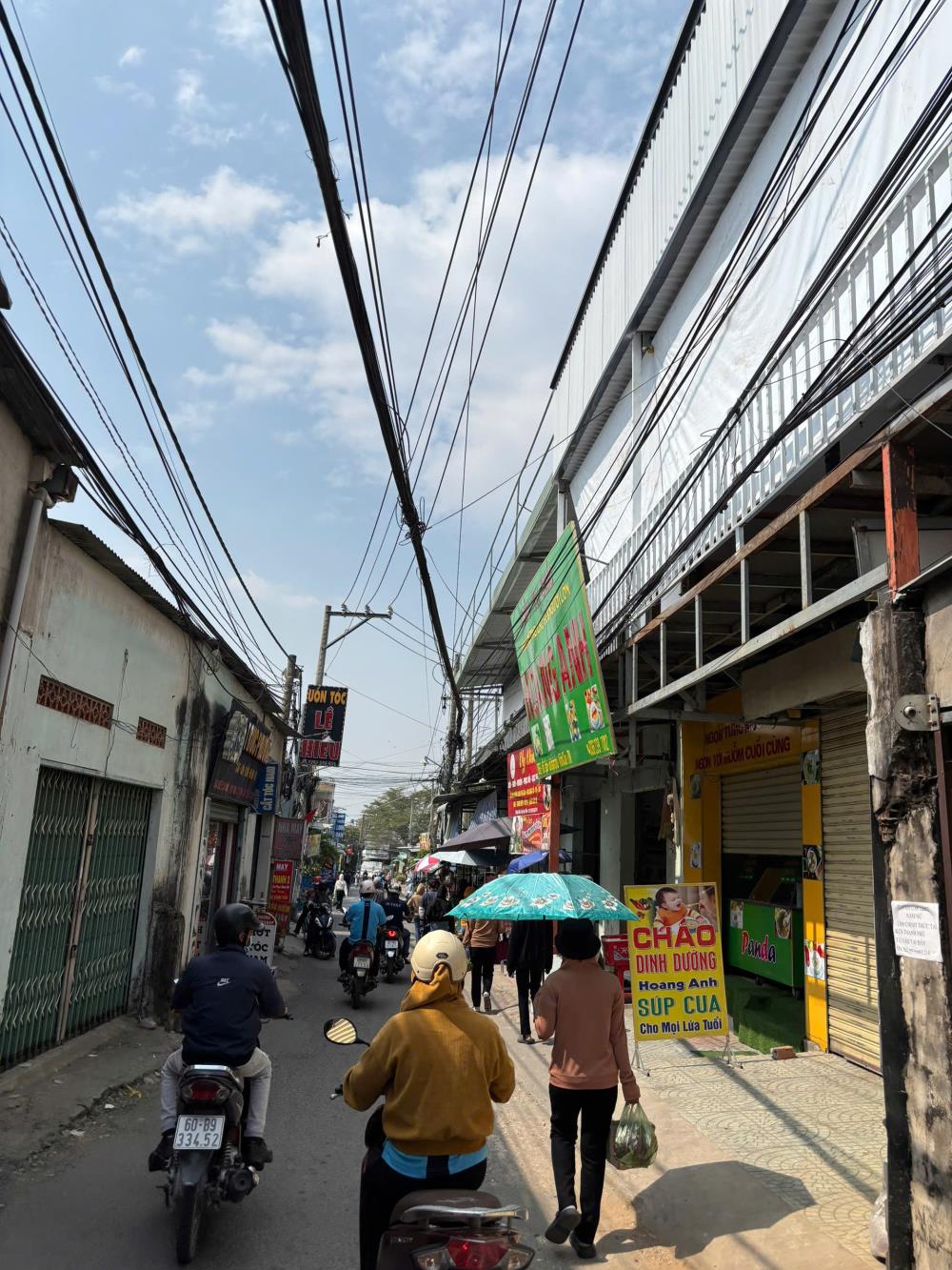Bán nhà riêng 4,2 x 10 m đường Kênh Tân Hóa, Tân Phú, Hồ Chí Minh, khu vực sầm uất