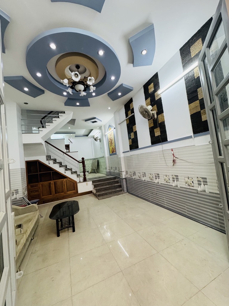 Bán nhà phố Trương Định, ngay phố, lô góc, 80m2 x 5 tầng thang máy, mặt tiền rộng, 15.4 tỷ