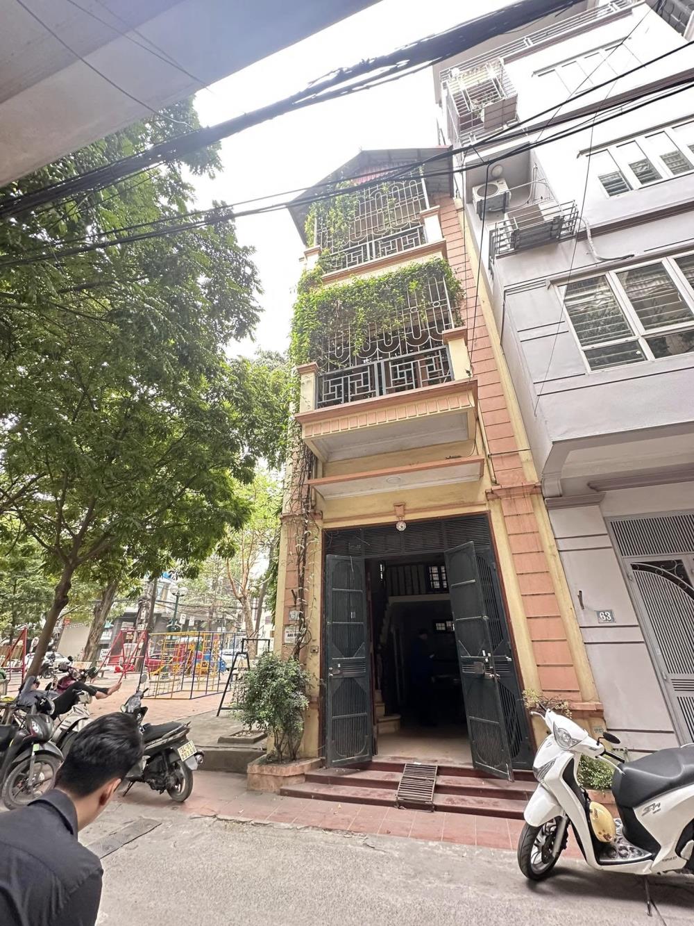 Bán nhà riêng lô góc 39m x 4 tầng khuất duy tiến quận thanh xuân sổ đỏ chính chủ