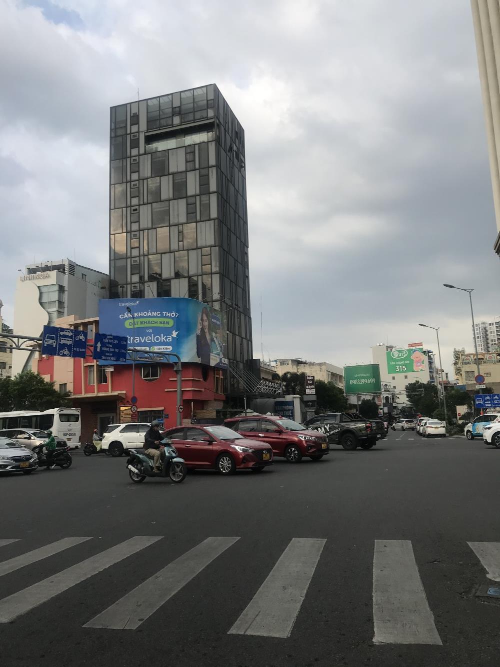 Sang nhượng tòa văn phòng 12 tầng Nam Kỳ Khởi Nghĩa quận 3 thu nhập 800 triệu/tháng diện tích 2300 m2