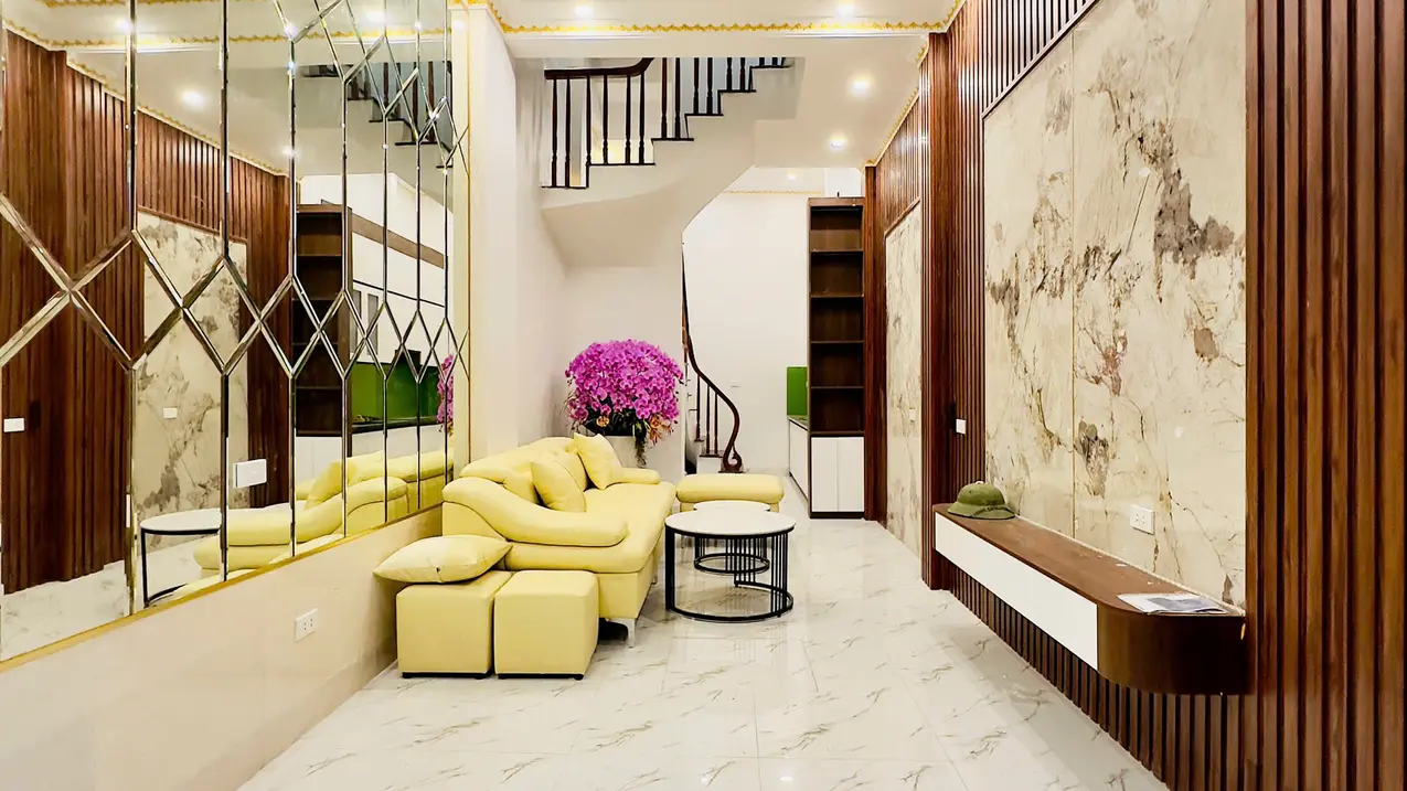 Bán nhà riêng 35m2 đường Lĩnh Nam, Hoàng Mai, Hà Nội, sổ đỏ trao tay
