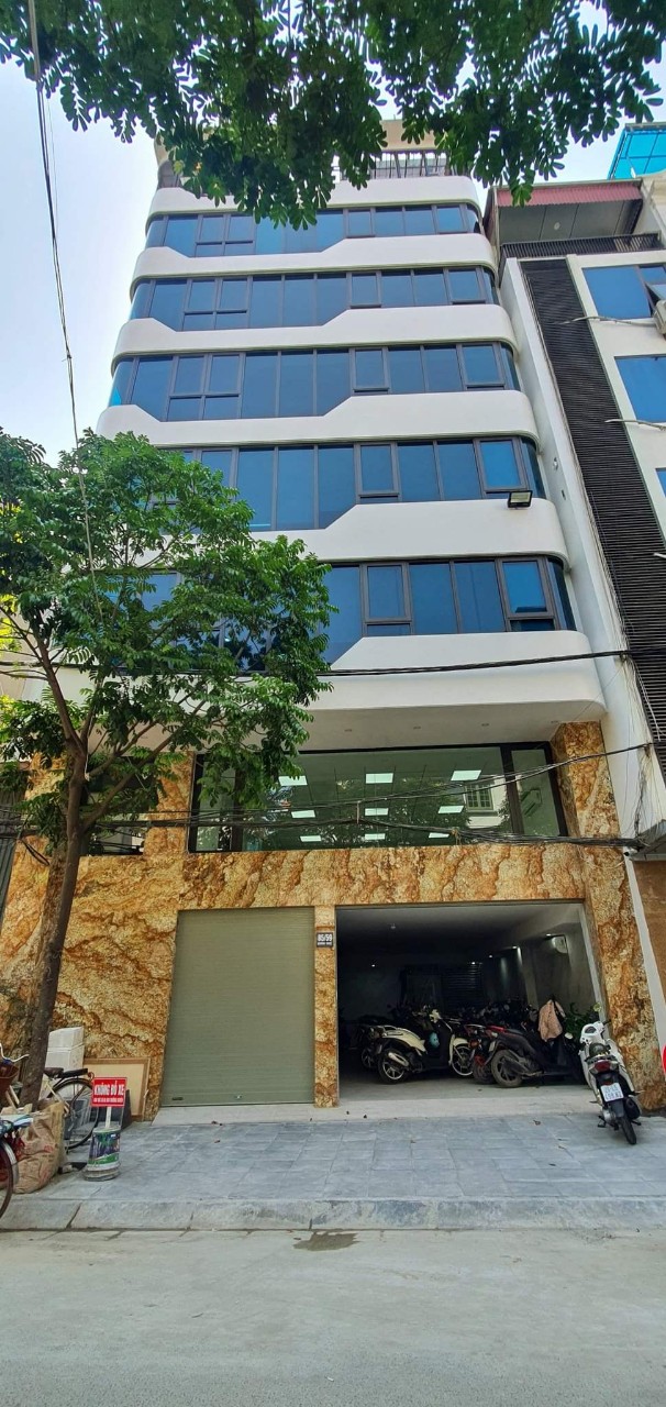 Bán nhà riêng 180m2 tại phố Hoàn Kiếm, Hà Nội, văn phòng sang trọng full nội thất