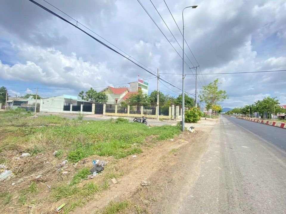 Bán lô đất thổ cư 1750m2 mặt tiền đường lớn Phường Tân Đông Hiệp, Dĩ An