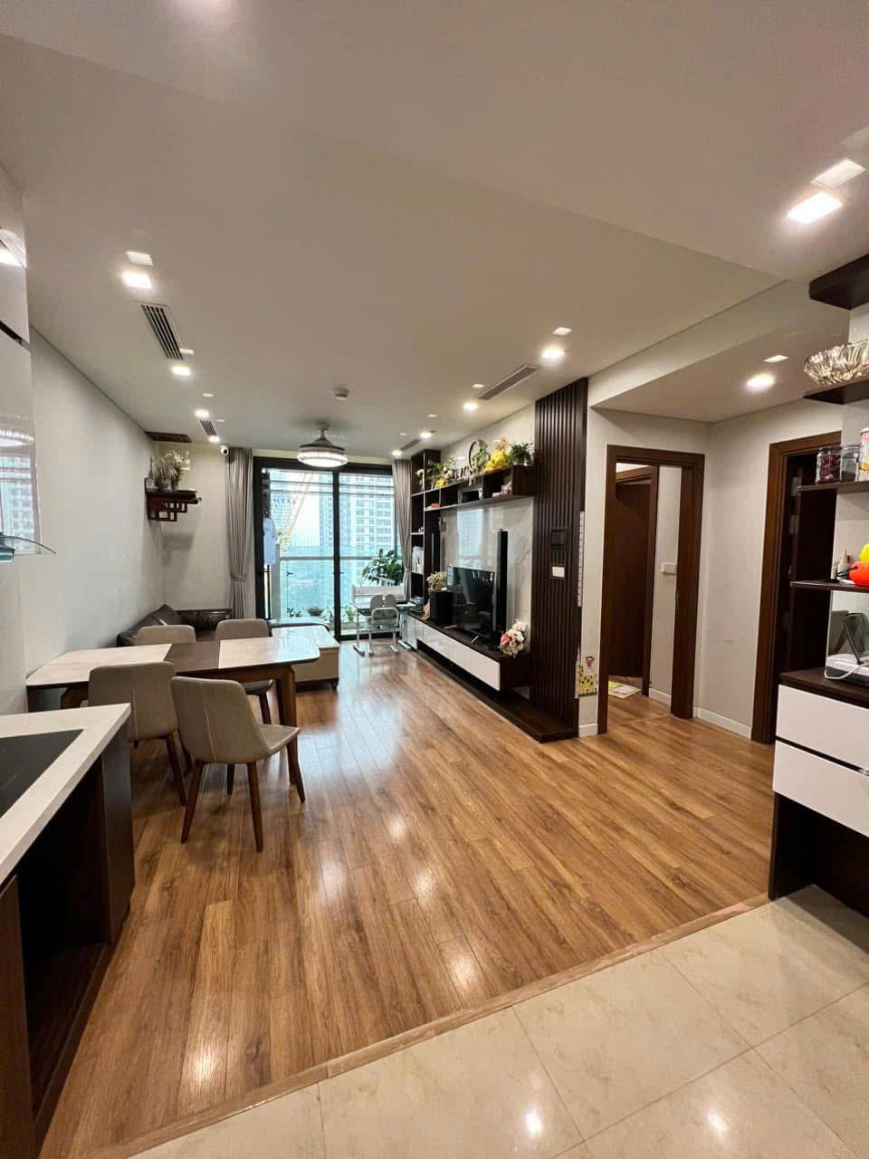Bán căn hộ chung cư 127m2 Bohemia Residence Thanh Xuân 9,5 tỷ nội thất đầy đủ
