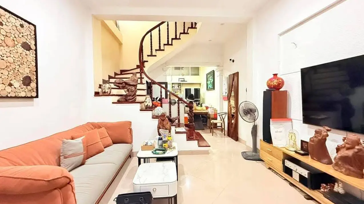 Bán nhà riêng 45m2 phố Võng Thị Tây Hồ mặt tiền 4m phù hợp ở và cho thuê