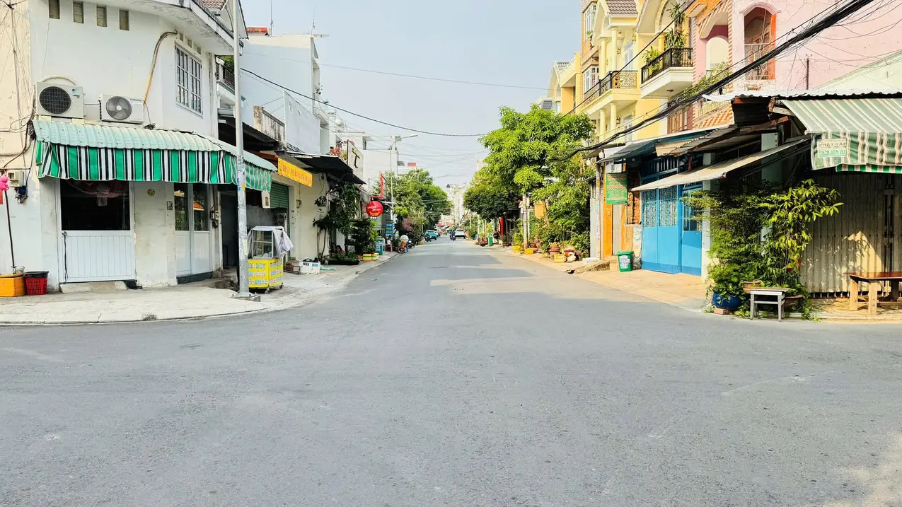 Bán biệt thự 3 tầng lô góc 220m2 mặt tiền Nguyễn Thị Thơi Quận 12 gần chợ
