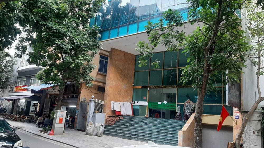 Bán nhà phố thương mại Lạc Long Quân Tây Hồ 230m2 8 tầng mặt tiền 11m giá 96 tỷ