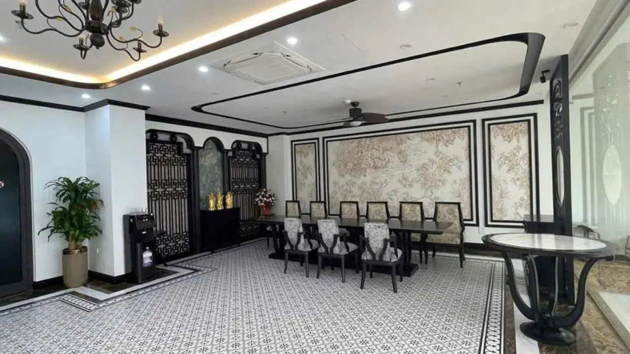 Bán toà building 188m2 đường Thọ Tháp, quận Cầu Giấy, 3 mặt thoáng view công viên