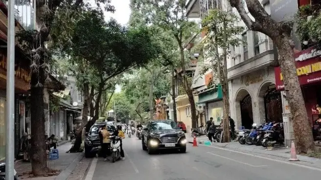 Bán nhà Hoàng Như Tiếp 40m2, lô góc 5 tầng, ô tô vào nhà, giá 9.2 tỷ