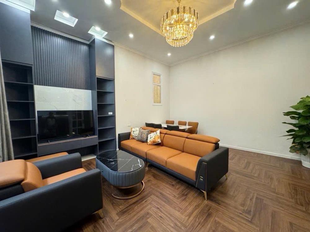 Bán nhà riêng 59m2 x 4 tầng Phường Bồ Đề, Quận Long Biên, nội thất VIP