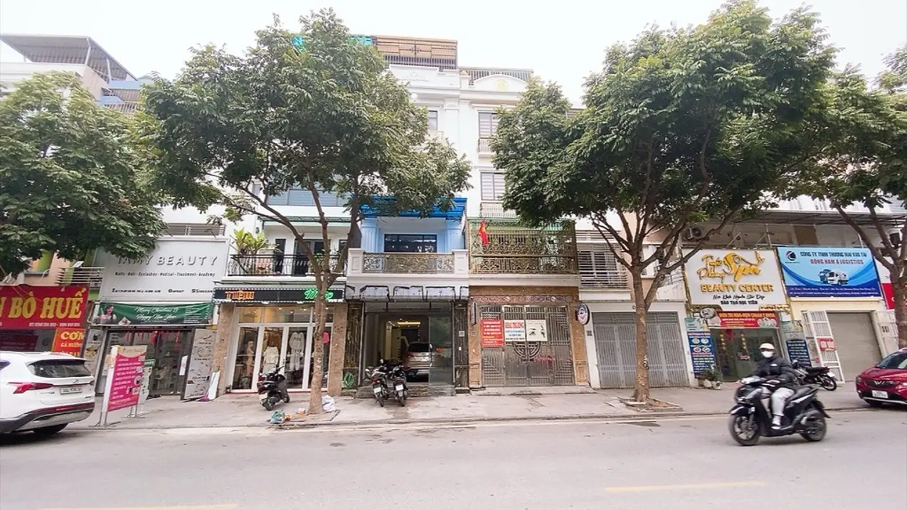 Bán nhà liền kề 82m2 tại đường Phú La, Hà Đông với thang máy và view vườn hoa