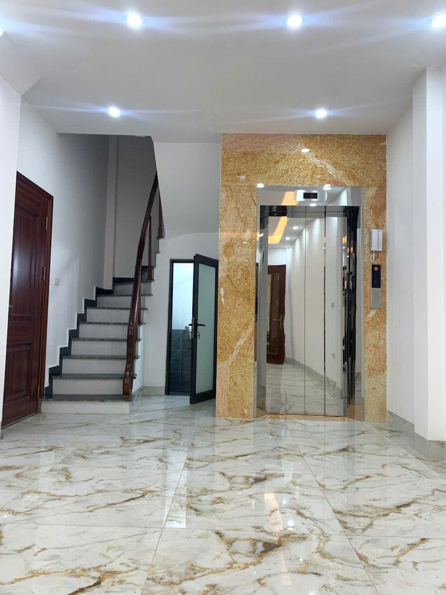 Bán nhà riêng 40m2 tại Hàm Nghi, Cầu Diễn, Nam Từ Liêm, thang máy, ô tô đỗ cửa