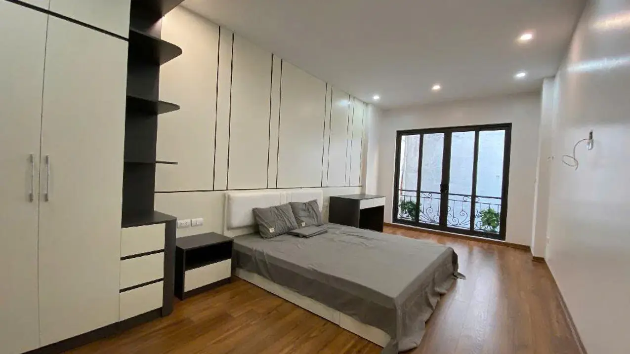Bán nhà hẻm 8m Hoàng Văn Thụ, Quận Phú Nhuận, 165m², 5 tầng, tiện kinh doanh đa ngành