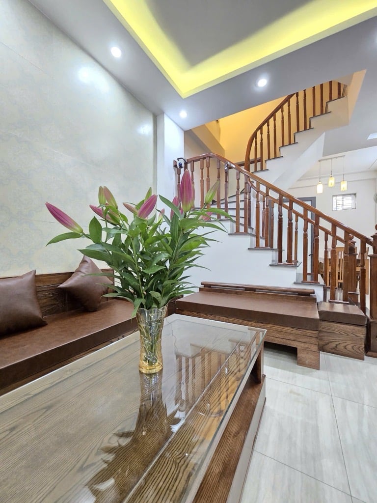 Bán nhà riêng 50m2 tại Nguyễn Gia Tự, Long Biên, nội thất đầy đủ