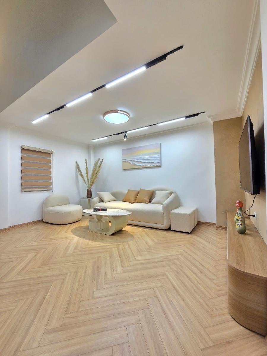 Cô Hoa bán nhà 30m2 2tỷ150 Lê Thị Bạch Cát P13 Q11 Sổ hồng riêng chính chủ có HĐ thuê 9triệu/tháng