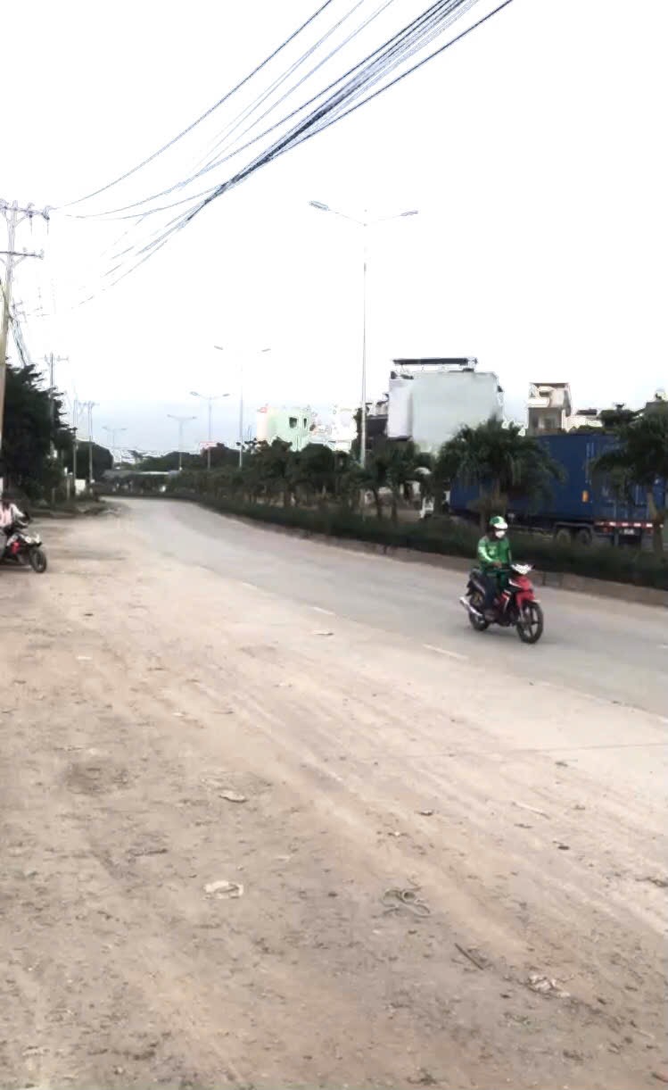 Bán đất thổ cư 9000m2 mặt tiền Nguyễn Thi Tư, Phú Hữu, Thủ Đức, giá 315 tỷ