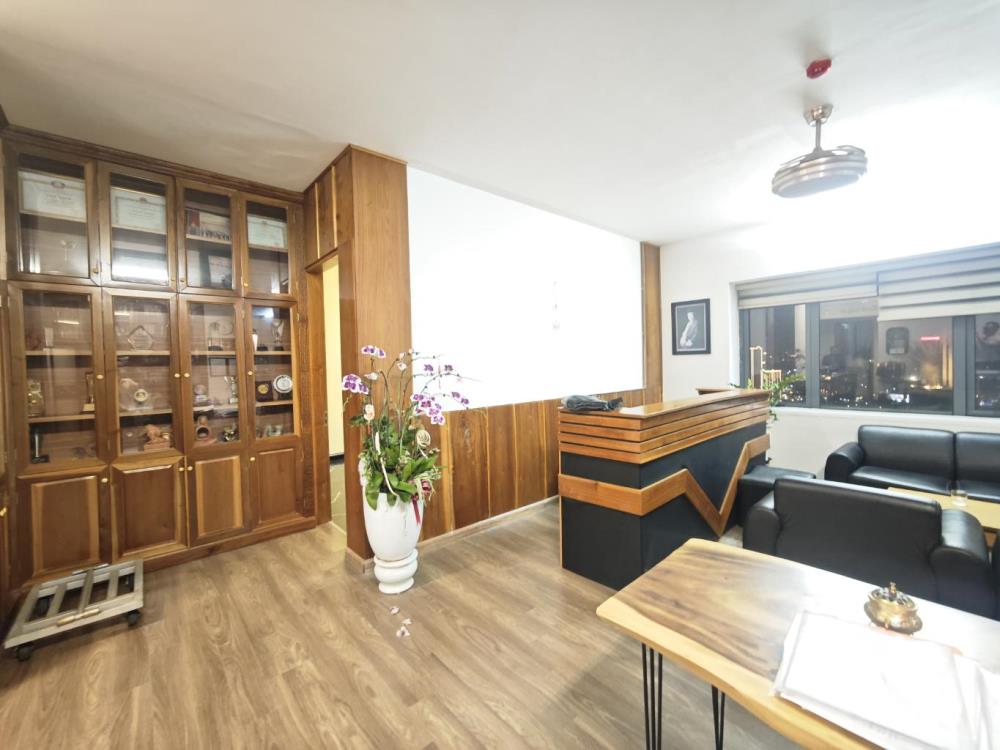 Bán căn hộ chung cư 115m2 Phường Trúc Bạch, Quận Ba Đình, Hà Nội view sông Hồng