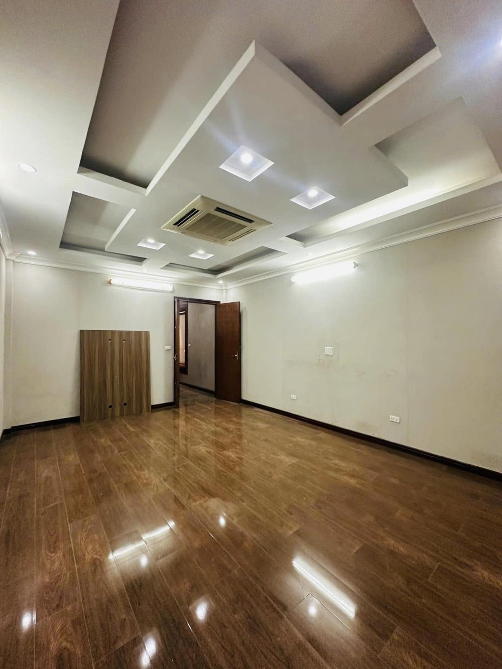 Bán nhà phố Linh Lang Quận Ba Đình 100m2 x 7 tầng mặt tiền 4.5m kinh doanh đỉnh