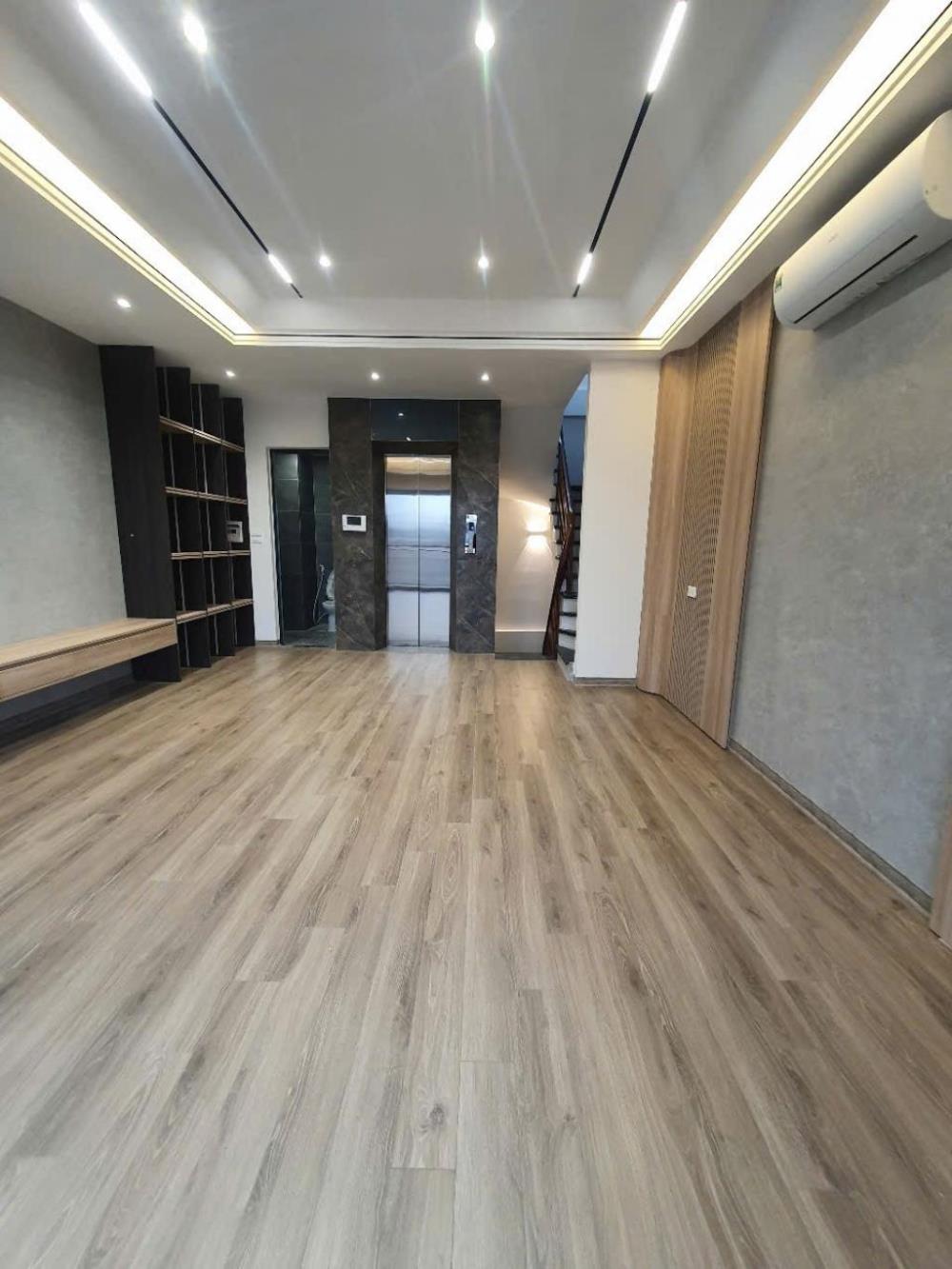 Bán nhà riêng 40m2 Phố Trạm, Thạch Bàn, Long Biên, nội thất đầy đủ