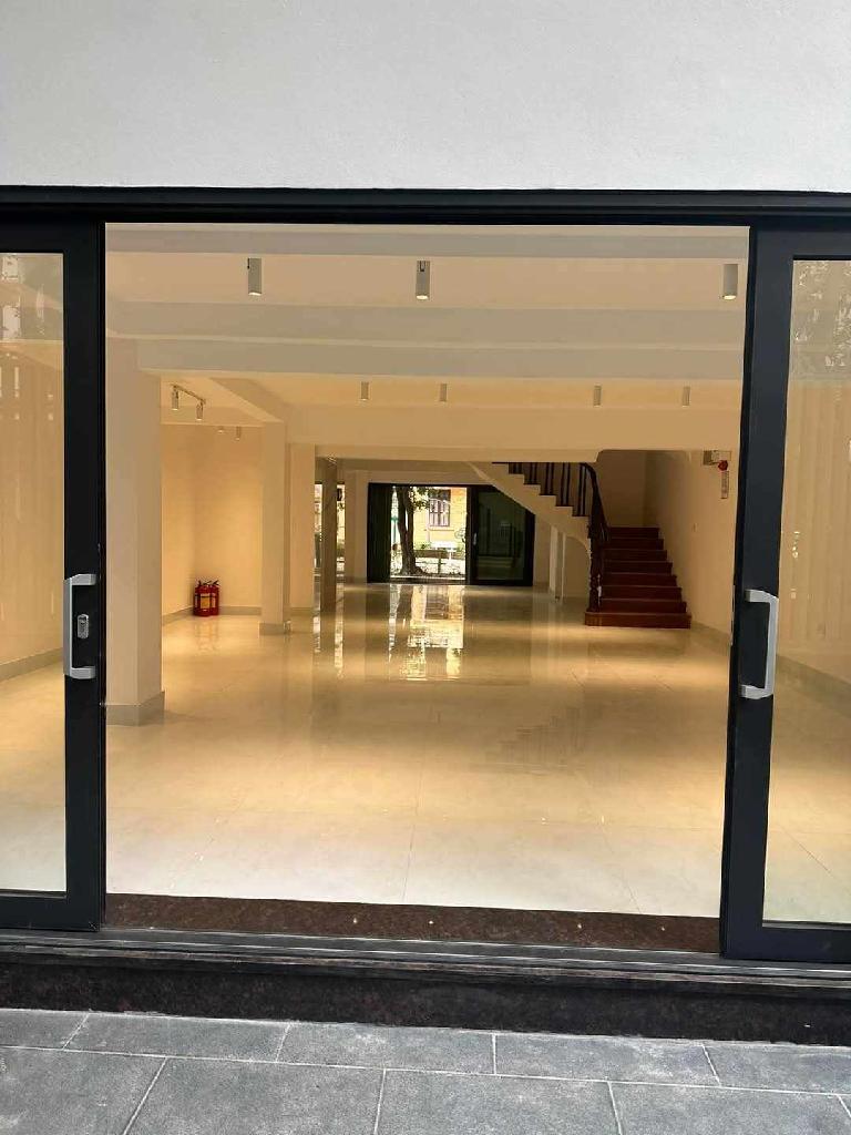 Bán nhà riêng vườn Hoàng Ngân 130m2 6 tầng thang máy mặt tiền 7m tiện kinh doanh