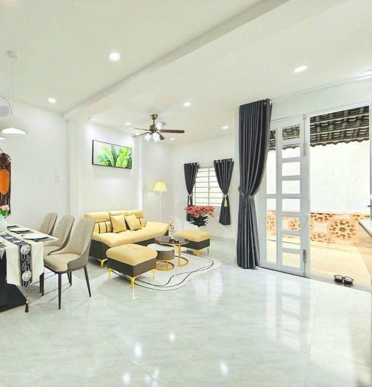 Bán nhà mặt tiền tại Nguyễn Bá Tòng, phường 11, quận Tân Bình, DT 4x15m, giá 7,47 tỷ