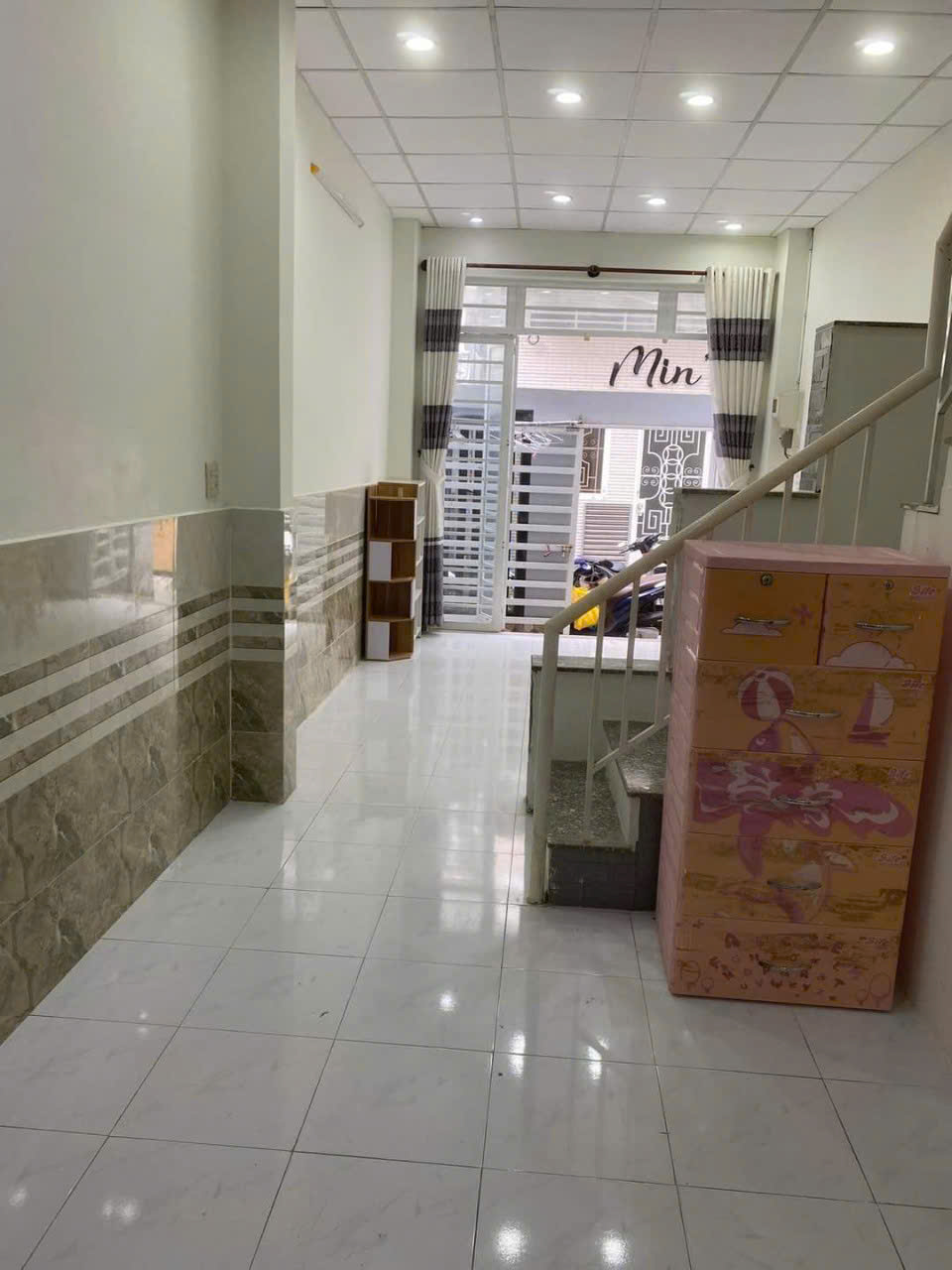 Nhà 6 triệu 2 phòng ngủ sau lưng Vincom Hùng Vương