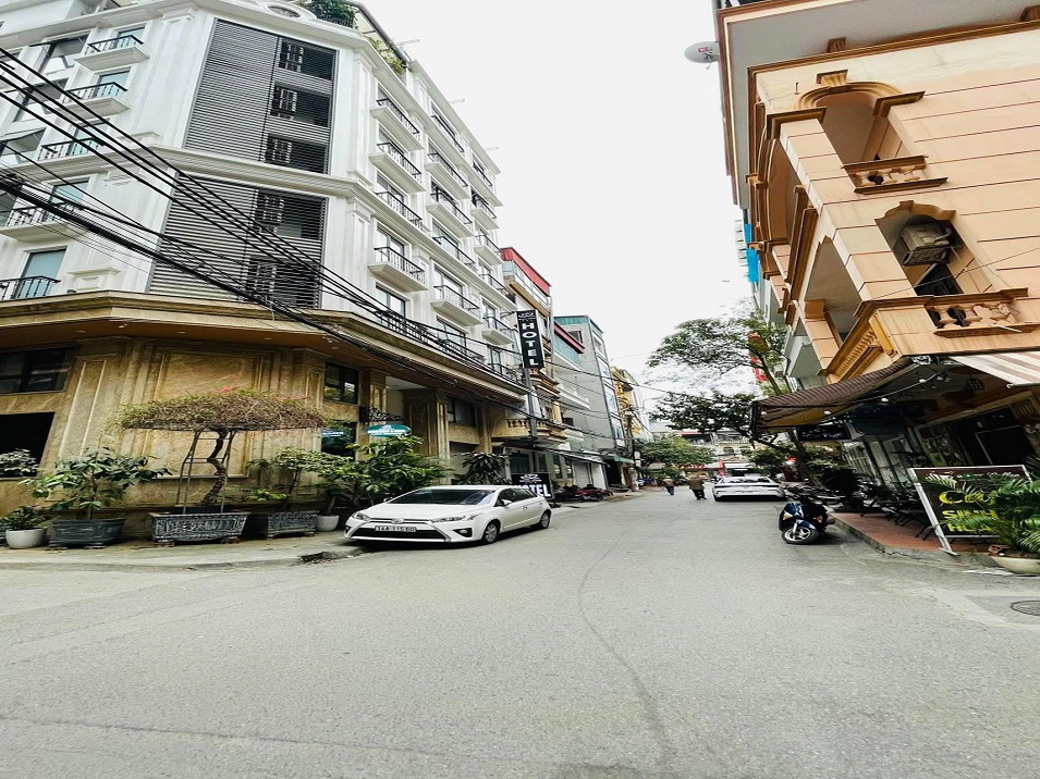 Bán nhà phố Quan Nhân Thanh Xuân phân lô ô tô tránh vỉa hè kinh doanh 66m2 giá 32 tỷ