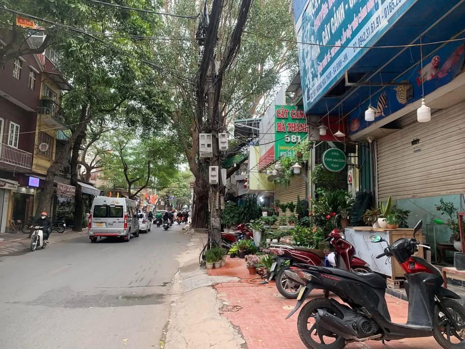 Bán nhà mặt phố Hoàng Hoa Thám 75m*2 tầng,mt5m2, vỉa hè rộng, kinh doanh bất chấp