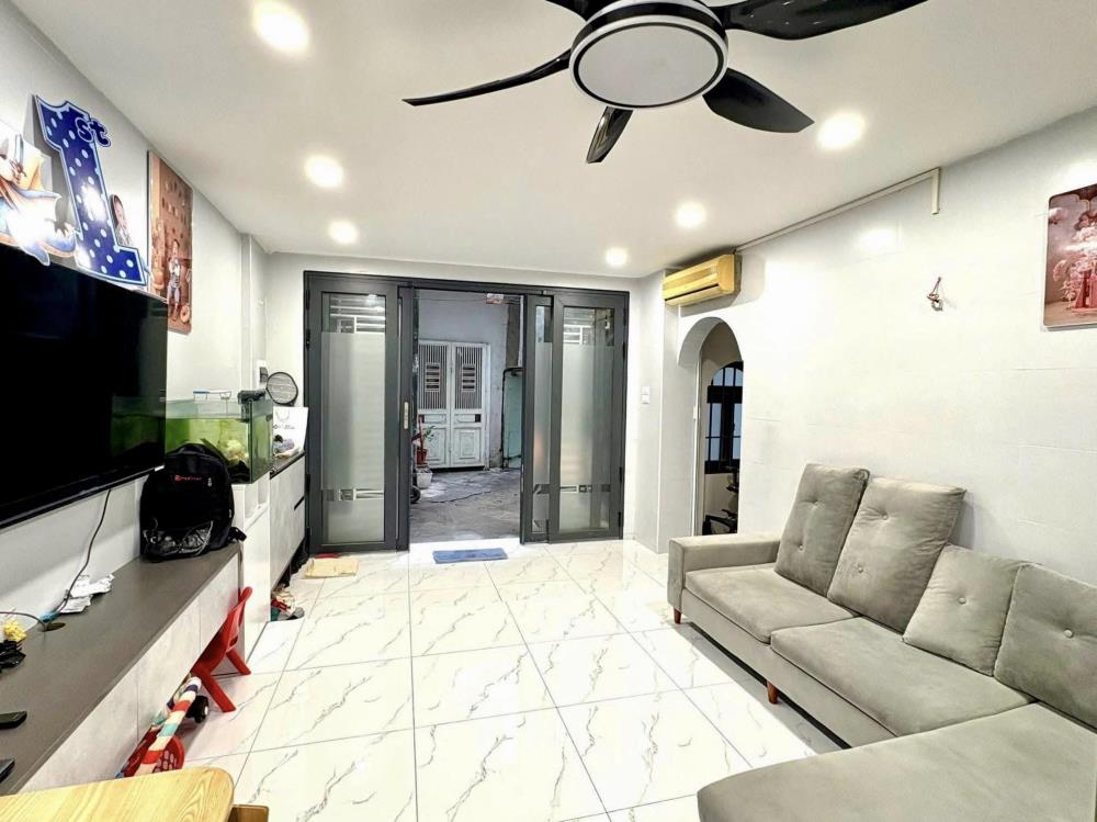 Bán nhà riêng 5 tầng 45m2 Phương Mai Đống Đa tiện nghi gần Vincom