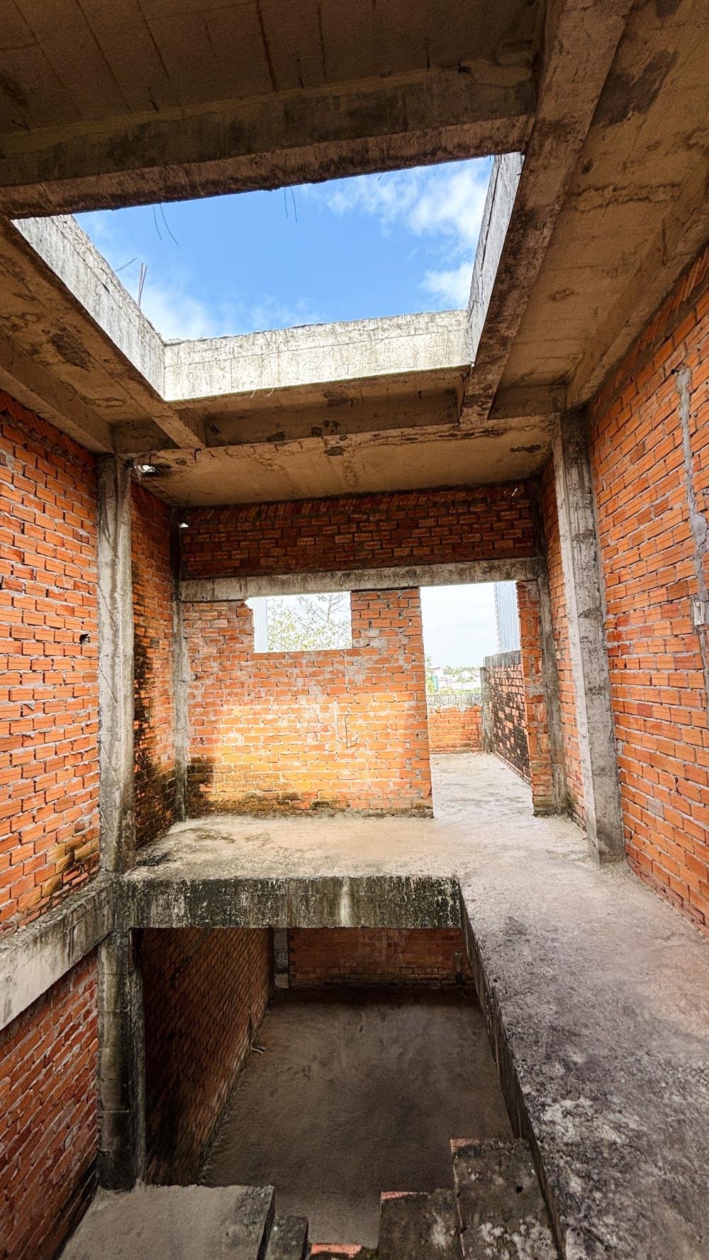 Bán nhà phố thương mại mặt tiền cổng chợ Bách Hóa Bình Minh Vĩnh Long diện tích 53,7m2 giá tốt