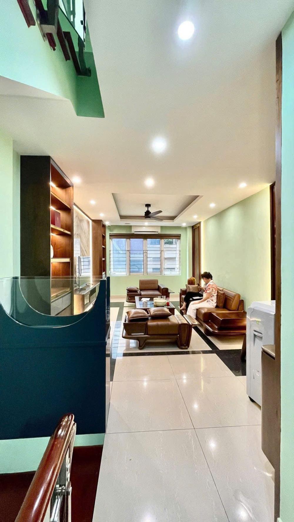 Bán nhà phố Tứ Liên-Tây Hồ, 1 nhà ra mặt phố,thang máy, dt 80m2, 5 tầng, giá 18 tỷ