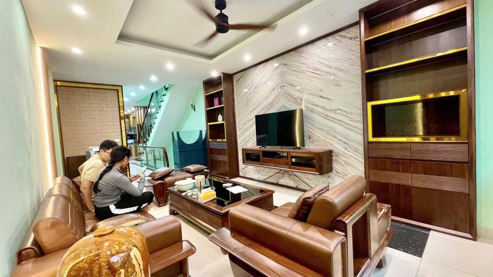 HXH thông 2 tầng Dương Quảng Hàm GV 90m2 sổ vuông giá chỉ 9.2 tỷ
