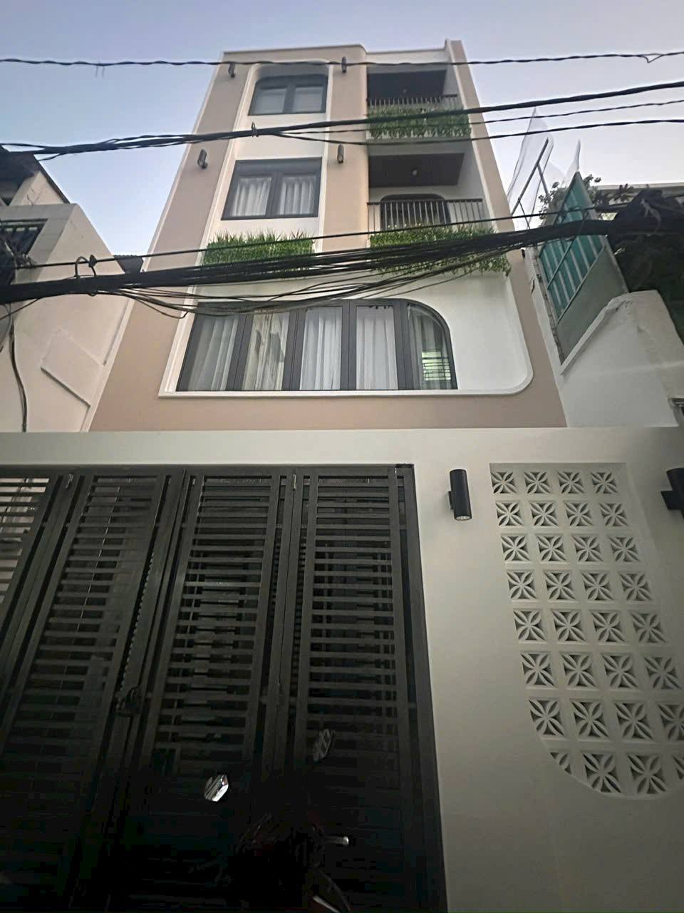 Bán nhà 1 trệt 3 lầu mặt tiền kinh doanh Trần Văn Mười, Hóc Môn, diện tích 108m2