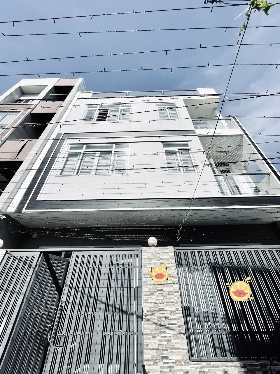 Nhà 4 tầng xvnt, 65m2 4 pn ngang khủng 8m hẻm oto tránh, giá 13.9t