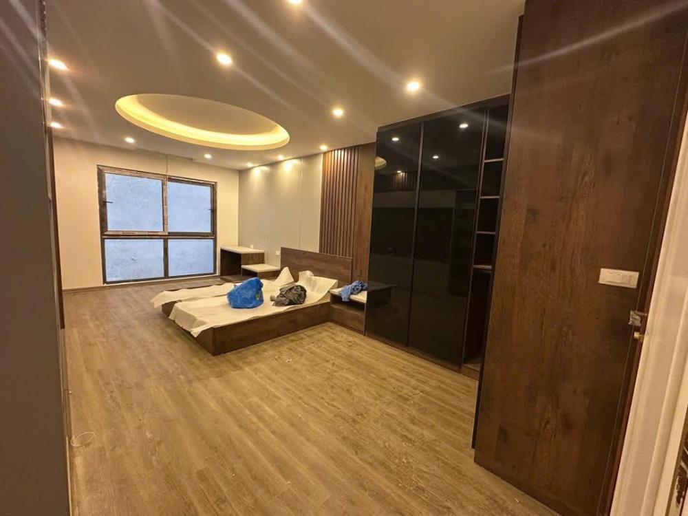 Bán nhà lô góc 2 thoáng, ô tô vào nhà, mặt tiền 4.8m, giá chỉ 10 tỷ, Cầu Diễn
