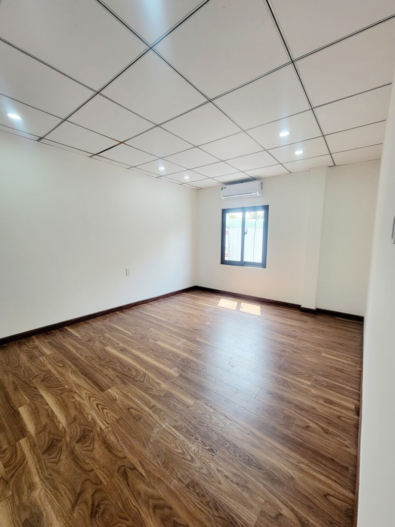 Hiếm, nhỏ tiển đủ công năng, móng 5 tầng, 10 m ra phố Yên Lãng, giá 4,1 tỷ