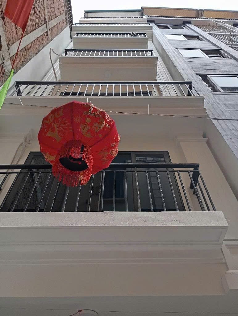 Nhà mới tinh 7 tầng thang máy, gần Hồ Tây, ngõ 603 Lạc Long Quân, nhỉnh 9 tỷ
