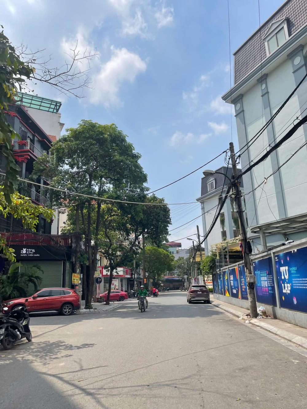 Mặt phố quận Cầu Giấy, 90m x 8 tầng thang máy, giá 45 tỷ, vỉa hè, ô tô, kinh doanh
