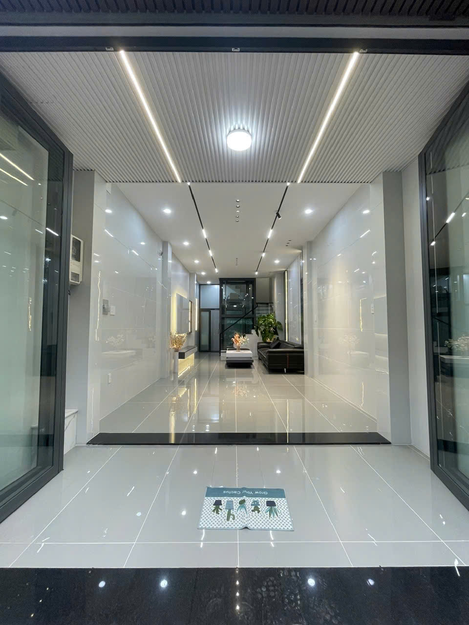 Bán nhà riêng 37m2 Xuân La, quận Tây Hồ thang máy full nội thất.
