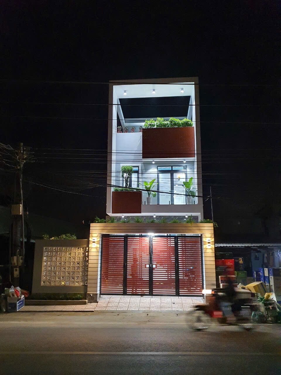 Bán nhà riêng 202m2 mặt tiền Hùng Vương, xã Phú Đông, Nhơn Trạch, Đồng Nai, nhiều tiện ích