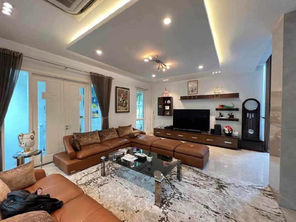 Bán nhà mặt phố Nhật Chiêu Quận Tây Hồ 110m2 5 tầng thang máy view hồ