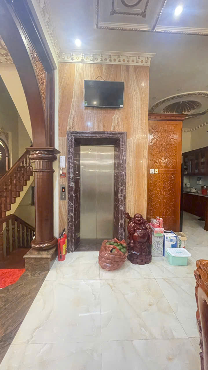 Bán biệt thự 2 mặt tiền diện tích 820.9 m2 đường số 2 Cư Xá Lữ Gia quận 11 nội thất cao cấp